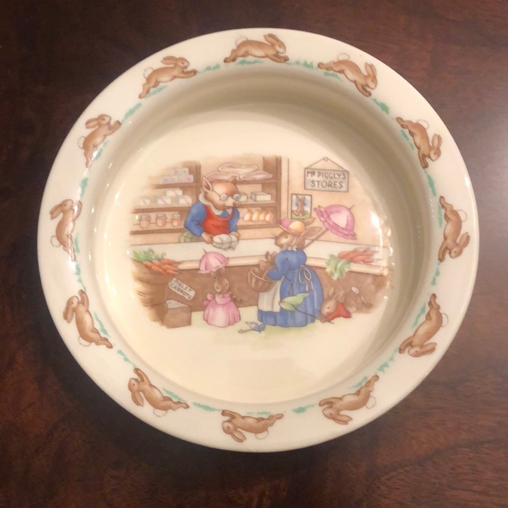Royal Doulton l Vintage Bunnykins Low Baby Bowl “Mr Piggly’s Store”